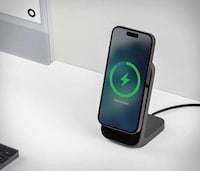 Quick-Charge Smartphone Mounts Image 6