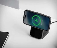 Quick-Charge Smartphone Mounts Image 7