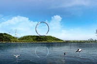 Stunning Spokeless Ferris Wheels Image 2