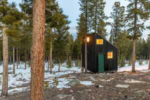 Eco-Minded Micro Cabins Article Thubnail