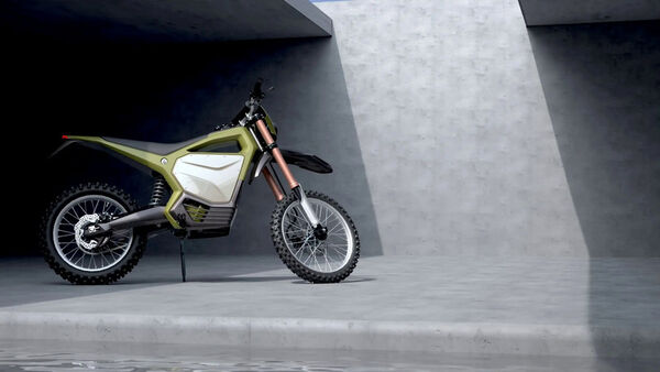Trail-Ready Commuter E-Bikes