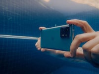 Curvaceous Flagship Smartphones Image 4