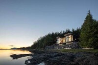 Shore-Perched Modern Homes Image 2