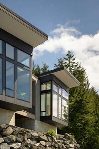 Shore-Perched Modern Homes Image 3