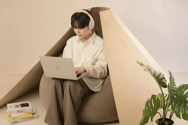 Relaxed Anti-Distraction Seats