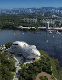 Everchanging Water-Based Theaters Image 5