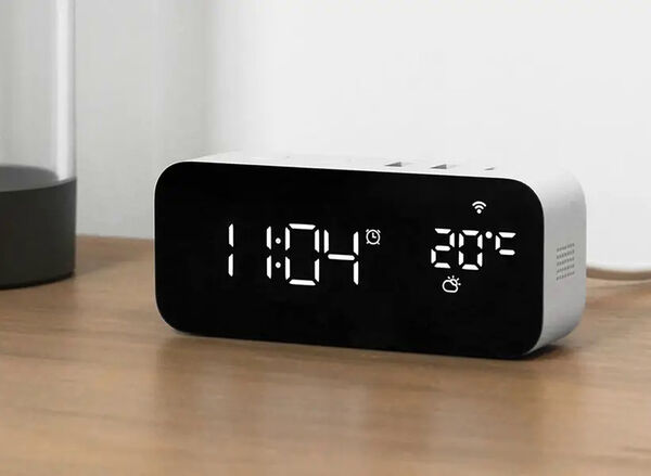 Connected Simplicity-Focused Clocks