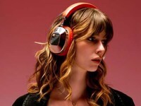 Connected ANC Headphones Image 1
