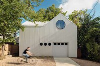 Birdhouse-Resembling Narrow Homes Image 1