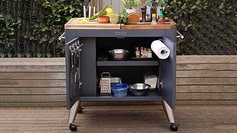 Outdoor food prep outlet station