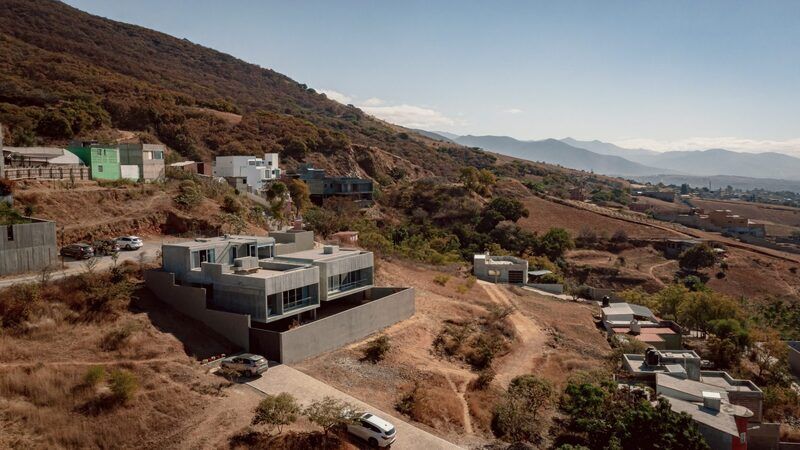 Sculptural Canteliver Concrete Houses