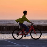 Elegantly Lightweight E-Bikes Image 4