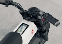 Swappable Battery Electric Motorcycles Image 4