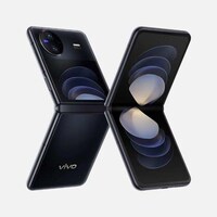 Compact Clamshell Smartphones Image 3