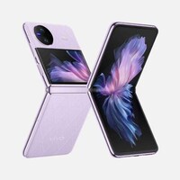 Compact Clamshell Smartphones Image 5