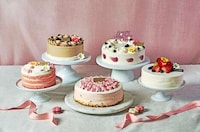 Seasonal Pistachio Sponge Cakes Image 1