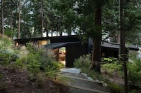 Angular Getaway Cabin Homes Image 2