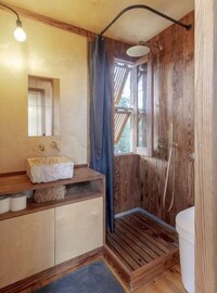Summertime Getaway Treehouses Image 3