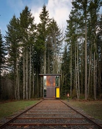 Residence-Attached Railroad Studios Image 3