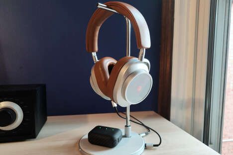 Digital Display Headphone Stands : LED headphone stand