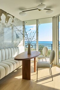 Minimal Beach-Side Luxe Homes Image 2