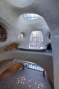 Cave-Like Discovery-Themed Centers