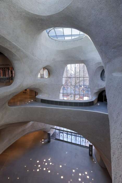 Cave-Like Discovery-Themed Centers