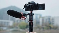 Shapeshifting Photography Tripods Image 5