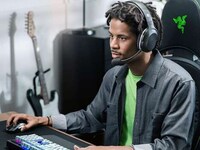 Dual-Wireless Gamer Headsets Image 3
