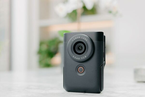Compact Vlogging Cameras