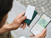 Ultra-Slim Wallet Trackers Image 1