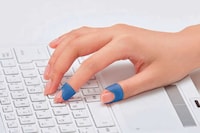 Miniature Elastic Paper-Turning Aids Image 1