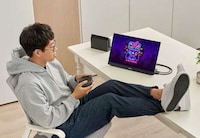 Highly Adjustable Portable Displays Image 1
