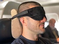Posture-Aligned Travel Pillows Image 3
