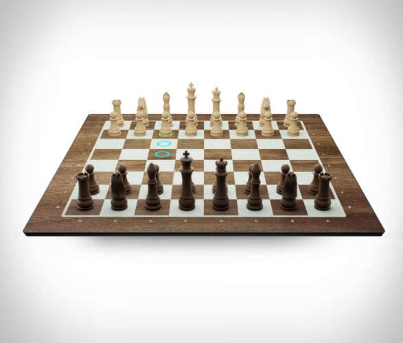 AI-Powered Chess Boards : ChessUp chess board