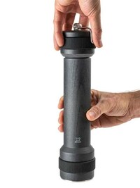 Outdoor-Friendly Pepper Grinders Image 2