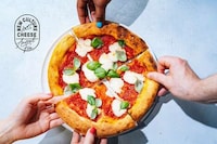 Animal-Free Mozzarella Pizzas Image 1