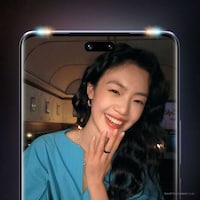 Dual-Selfie Lens Smartphones Image 4