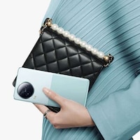 Dual-Selfie Lens Smartphones Image 5