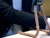 Flexible Smartphone Carrying Straps Image 4