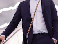 Flexible Smartphone Carrying Straps Image 5