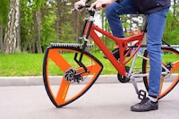 Triangle-Shaped Bicycle Wheels Image 4