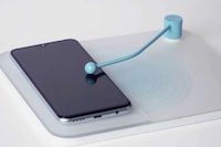 Retro Smartphone Music Systems Image 6