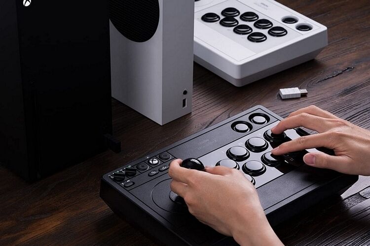 90s-Themed Gaming Controllers : 8Bitdo Arcade Stick for Xbox Series