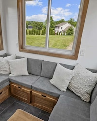 Socializing-Centric Tiny Dwellings Image 6