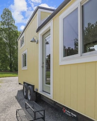 Socializing-Centric Tiny Dwellings Image 8