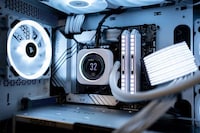 Custom All-White PC Builders Image 1