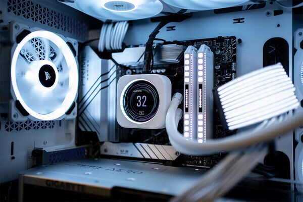 Custom All-White PC Builders : luna configurator