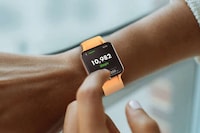 Smartwatch-Attached Smartphone Concepts Image 8