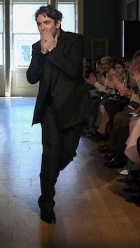 Narrative Fall-Ready Modern Fashion Image 1
